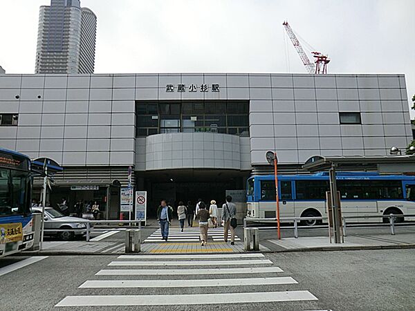 武蔵小杉駅まで約1400m、徒歩19分