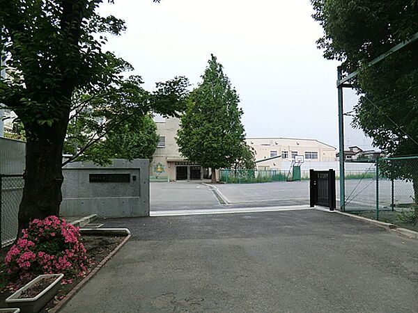 杉森小学校まで約720ｍ