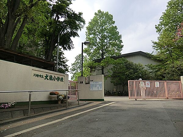 犬蔵小学校まで約1200m、徒歩15分
