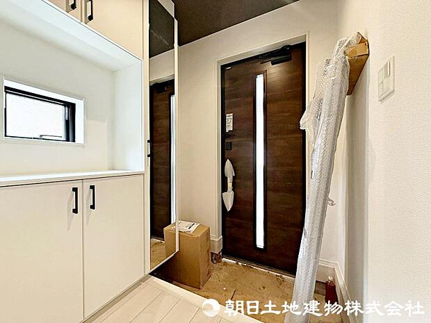 ご家族みんなが毎日使う、お家の顔となる清潔感ある玄関です。
