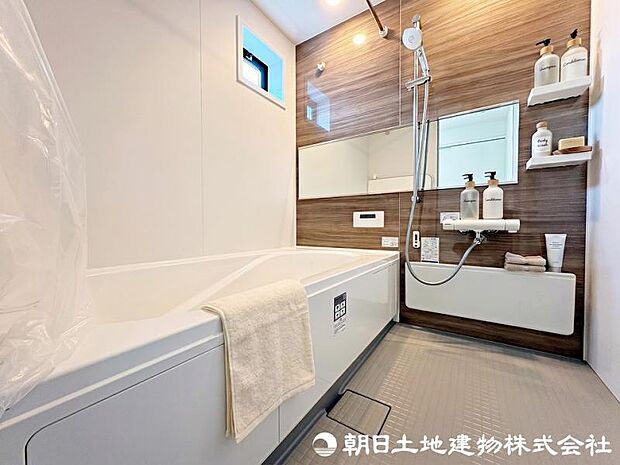 一坪タイプのバスルームですので足を伸ばして湯船に浸かることができます。