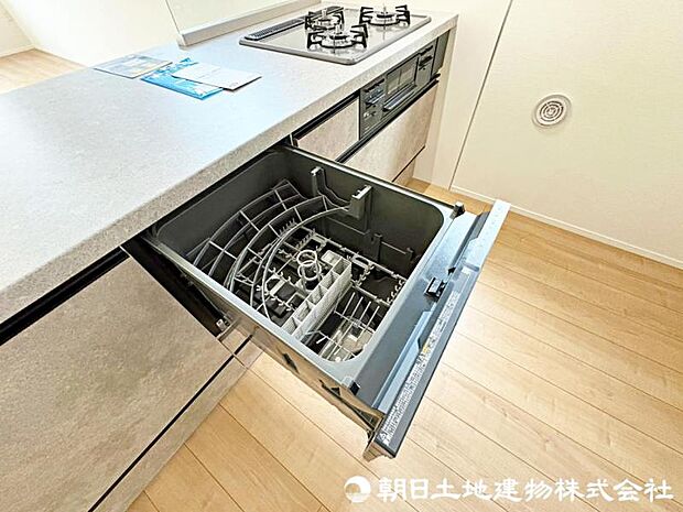 忙しい時、お皿洗いが面倒になってしまった時でも食洗器があればひと安心です!