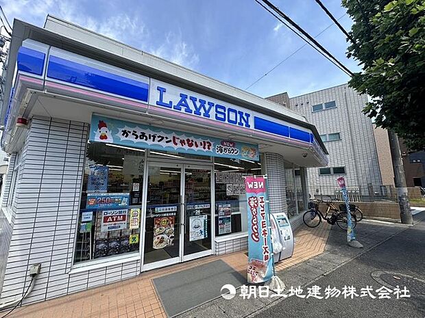 24時間営業でいつでも利用できるため、帰宅が遅い日や急な買い物にも便利です。