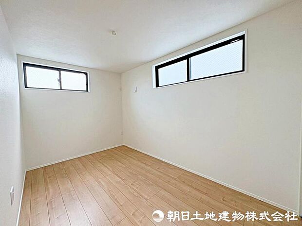 明るい印象の居室。おひさまの光を、爽やかな風をたっぷりと取り込めます。