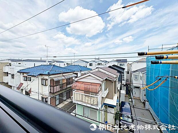 バルコニーからの景色!晴れた日中も夜景も綺麗で気分もさっぱりリフレッシュできそう!