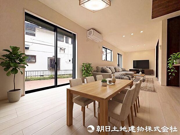 陽の降り注ぐリビングはご家族様の団らんの場。やすらぎの空間をご体感ください。※本画像はCGで作成しており、実際の現地には家具は置かれておりません。また、価格に家具は含まれておりません。
