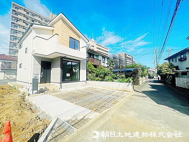 交通量の少ない閑静な住宅街ですので、小さなお子様がいらっしゃるご家庭でも安心してお住まいになれます。