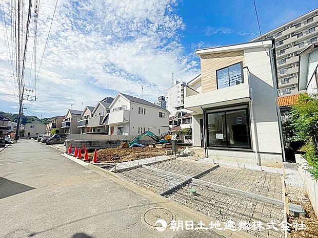 陽当たりのいい立地とプライバシーの保たれたおすすめの戸建てです。