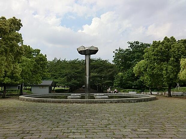 府中の森公園まで約300m、徒歩約4分