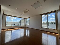 イーストヴァリュー弦巻 5階2SLDKのリビング/ダイニング