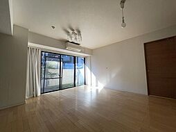 JR山手線 恵比寿駅 徒歩5分の賃貸マンション 1階2LDKのリビング/ダイニング