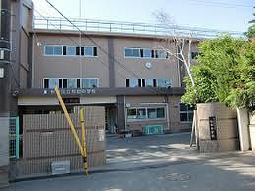 杉並区立和田中学校まで590m
