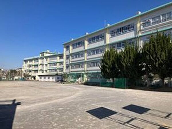 川崎市立西生田中学校まで1223m