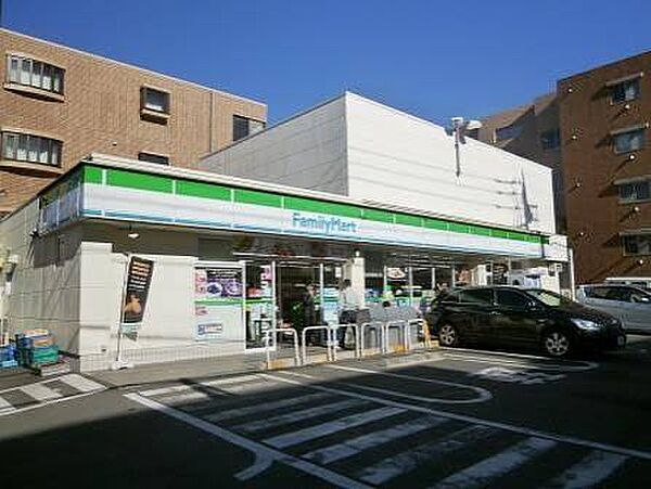 ファミリーマート世田谷二丁目店まで407m