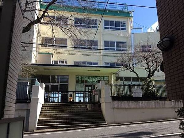 渋谷区立代々木中学校まで558ｍ