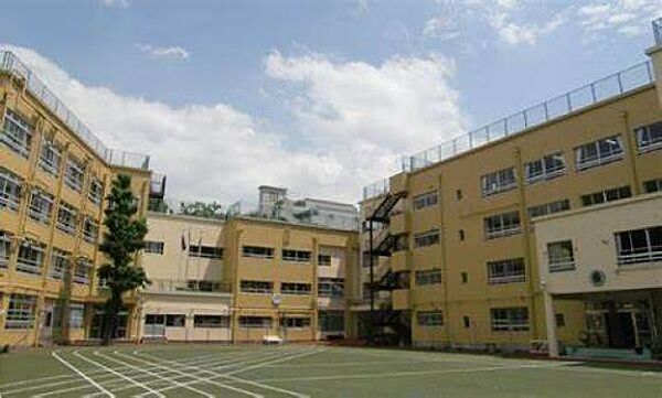 新宿区立戸塚第一小学校まで649m