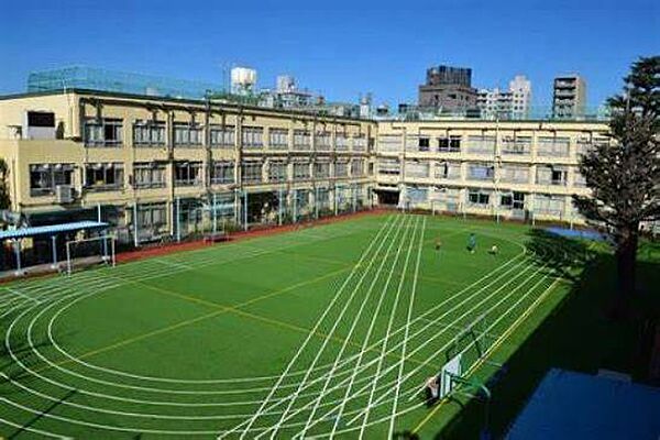 新宿区立大久保小学校まで351ｍ