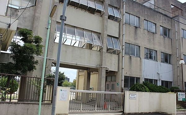 名古屋市立明治小学校 240m