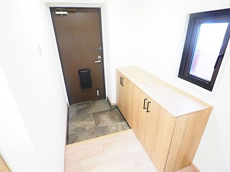 シューズボックス付の玄関♪ 玄関がスッキリとお使いいただけます♪