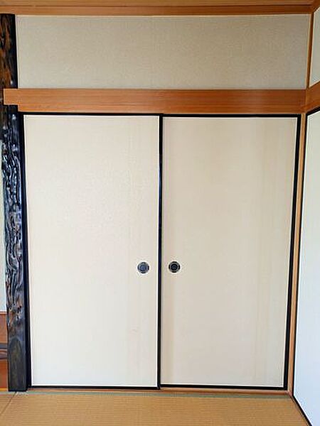 各部屋収納が付いているお家です。