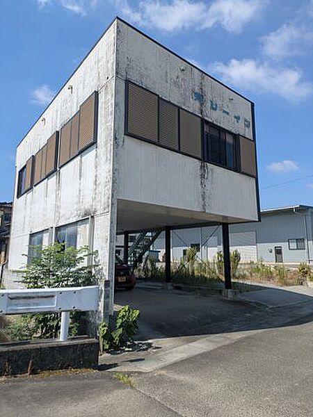 床面積48.59m2の付属建物ございます。