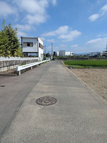 幅5.7～5.9m幅のため駐車しやすく、大きな車も乗り入れできます。