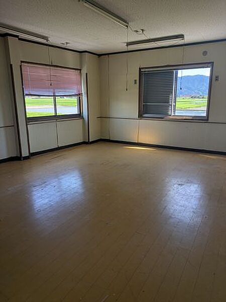 付属建物の事務所の室内写真