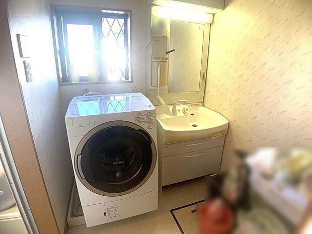 「洗面所」■便利なシャワー付き洗面台で朝の身支度がはかどりますね♪
