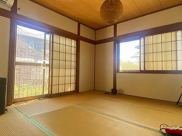 「2階8帖和室」」■二面採光で明るく風通し良好な和室、押入れ付きで収納も充実☆