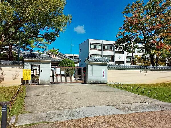 「周辺施設」■鼓阪小学校まで徒歩約13分