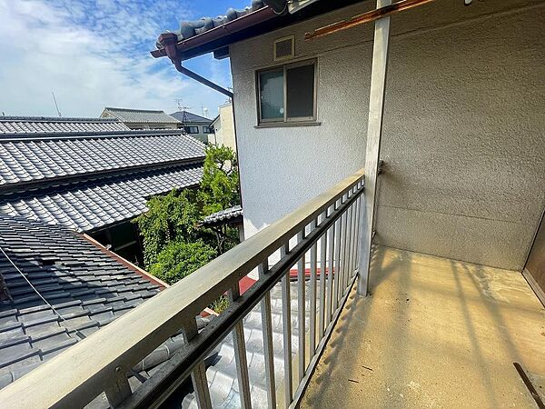 「バルコニー」■南西向きのバルコニーで、午後の光が差し込み明るく開放的。洗濯物も乾きやすい快適な空間です