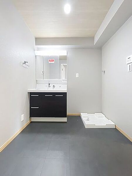 洗濯機置場が室内なので、いつでも好きなタイミングで洗濯できます。