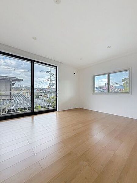 独立した洋室はテレワークや趣味のお部屋として利用で便利です。