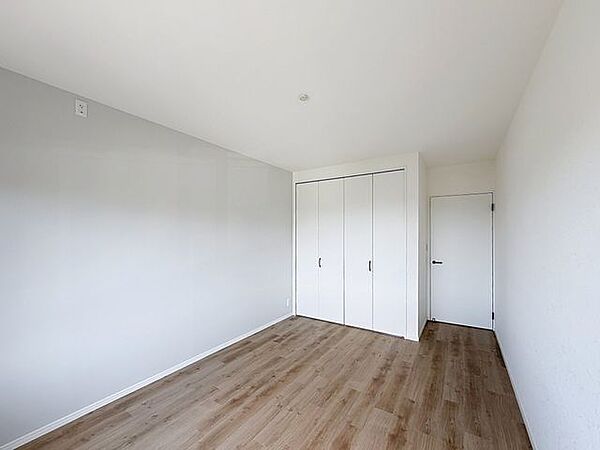 独立した洋室はテレワークや趣味のお部屋として利用で便利です。