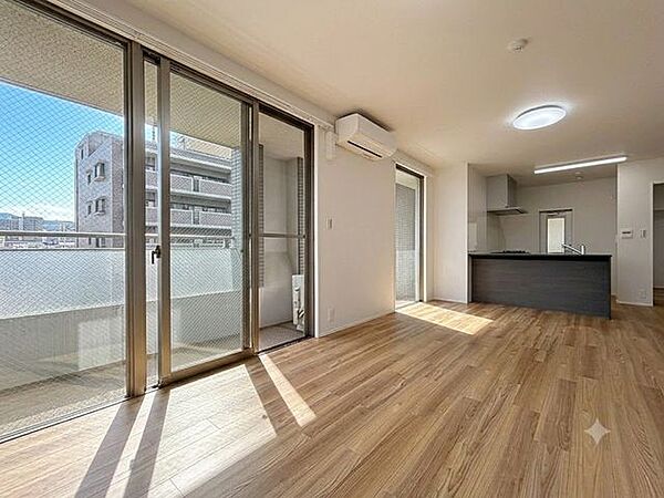 明るい色合いの建具を使用することでナチュラルで優しい癒しの空間を演出しています。