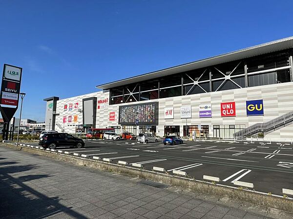 イーアス春日井　徒歩約8分　585ｍ