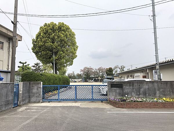 宮田小学校まで　1100m　徒歩約14分●心豊かでたくましい宮田っ子～ふれ合い、学び合い、ひびき合い～