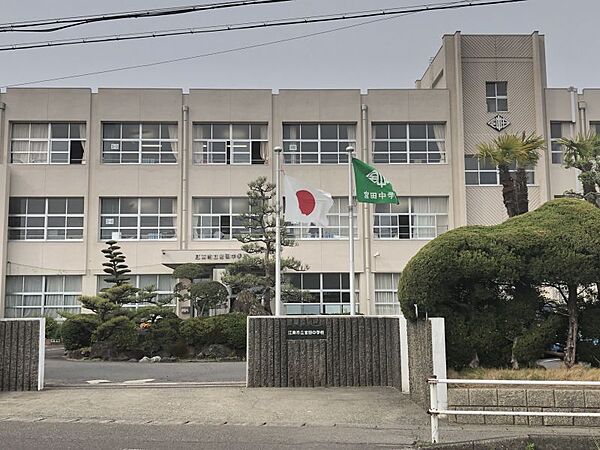 宮田中学校まで　1600m　徒歩約20分●真理を尊びすすんで学習に取り組む生徒。落ち着きがあり深く考える生徒。責任を重んじ困難に耐える生徒。美しいものに感動する思いやりのある生徒。