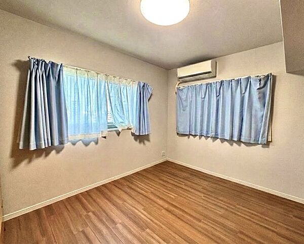 独立したお部屋がある事で家族間のプライベートも守られます。フローリングはお掃除もラクチンです◎