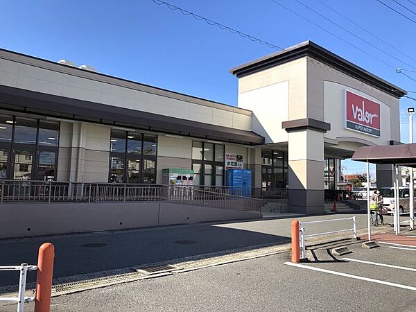バロー高蔵寺店まで　566m　徒歩約8分