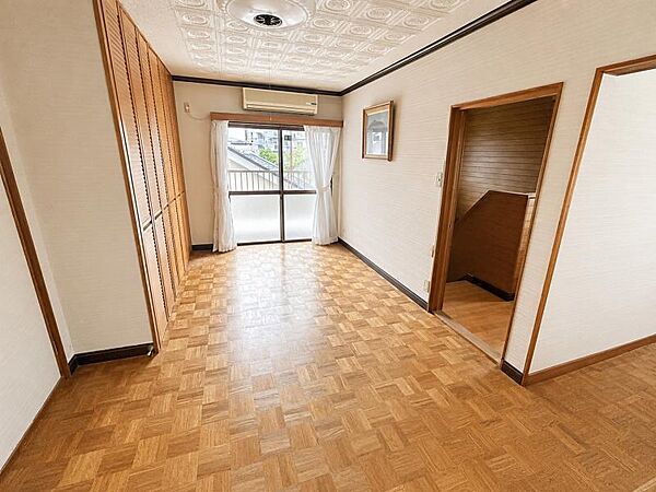 大きな窓があり、通風・採光にも優れ、心地よい光と風があふれています。