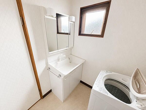 洗面所も、2階と3階に完備されております。