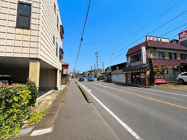 閑静な住宅街ながら、周辺環境の充実した暮らしやすい環境です。
