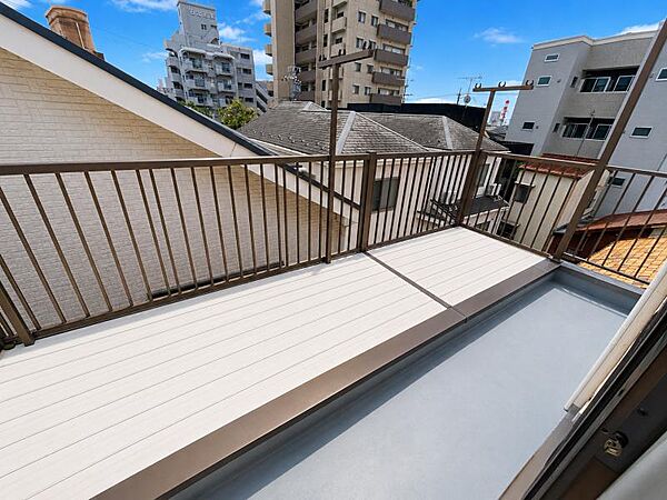 眺望良好なバルコニーは、夕涼みをするにもいい場所です。