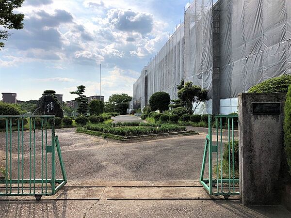 藤山台中学校まで　533m　徒歩約7分●校訓「全力を尽くせ」教育目標「いのち、こころ、みらい」2021年で50周年を迎えた歴史深い中学校です。