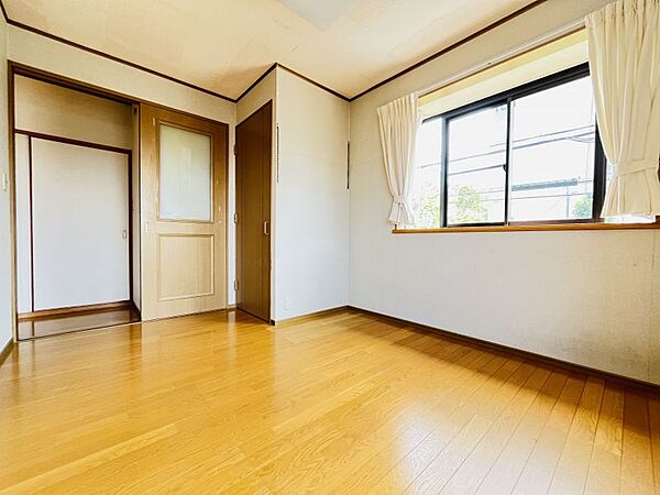 各居室には収納があるのでお部屋を広く使うことができます♪