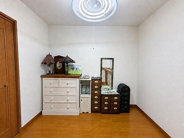 季節ものの収納に便利な納戸付き。普段使わない荷物もスッキリ片付きます！