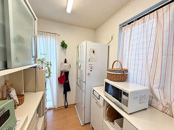 キッチンスペース：収納スペース、作業スペースが広くお料理が捗ります！