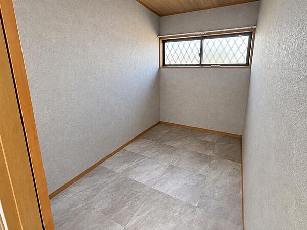 大容量の衣装部屋としてはもちろん、静かに集中できるテレワーク部屋や趣味の隠れ家としても活躍します！