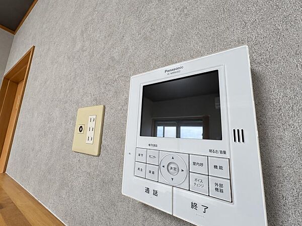 モニター付きインターホンあり。急な来客でも室内から顔が確認できると安心ですよね！